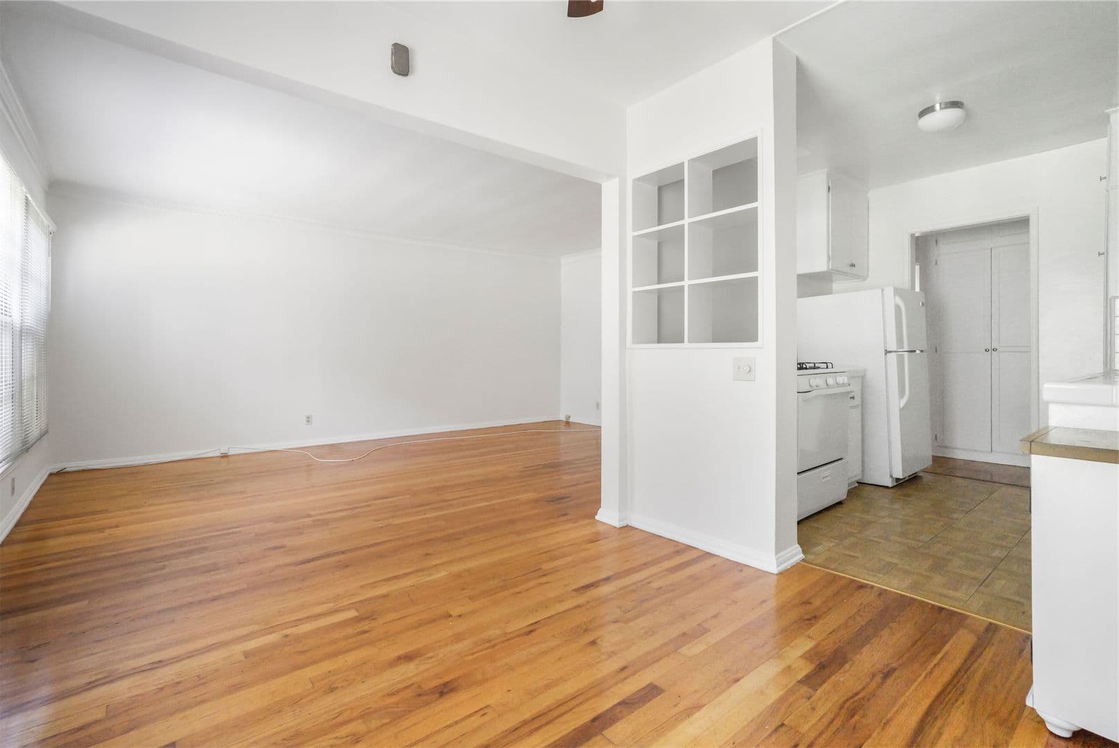 West Hollywood Apartment: 8551-8561 Holloway Dr