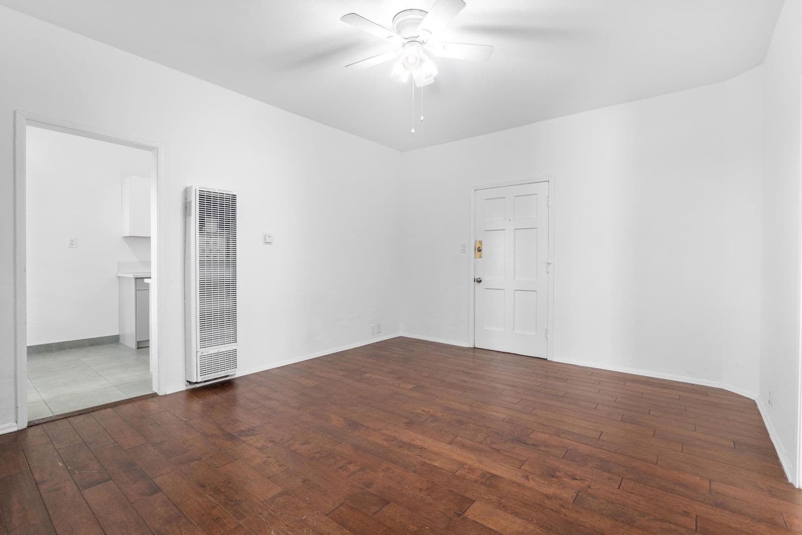 West Hollywood Apartment: 963 N. Doheny Dr.