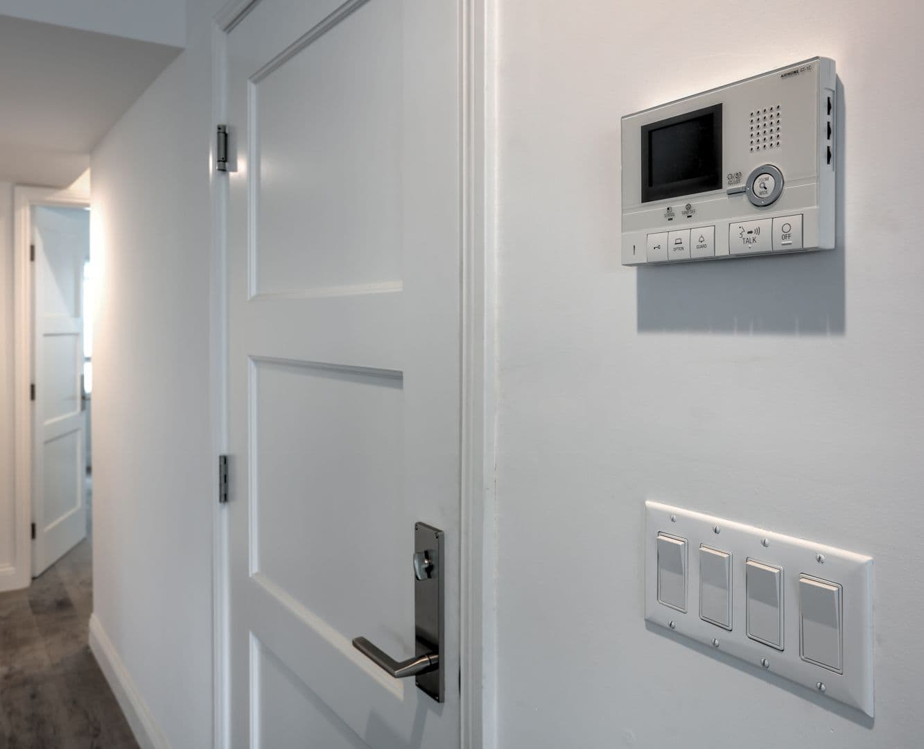 West Hollywood Apartment: 1105 Alta Loma Rd