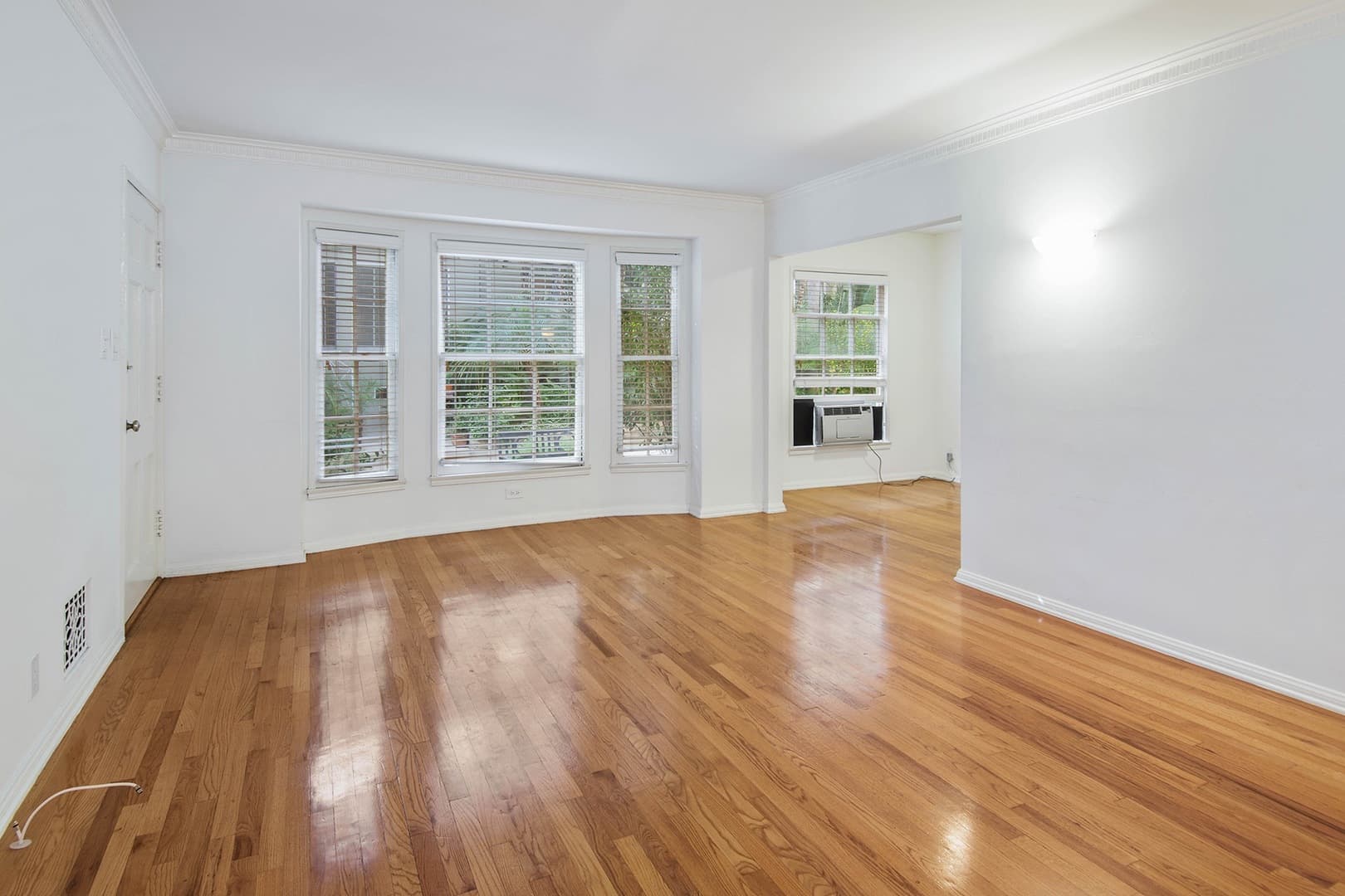 West Hollywood Apartment: 8563-8569 Holloway Dr.