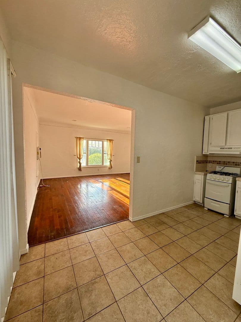 Los Angeles Apartment: 1534 Winona Blvd.