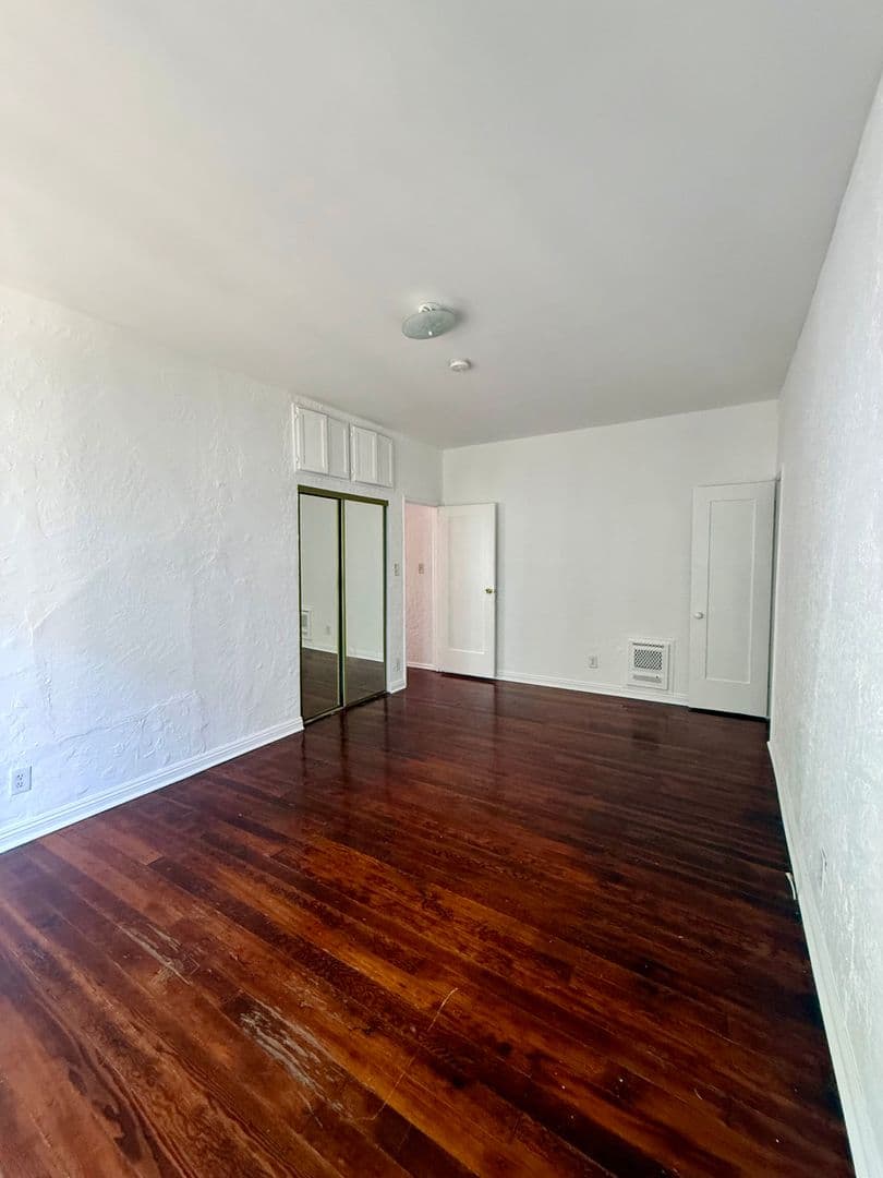 Los Angeles Apartment: 1534 Winona Blvd.