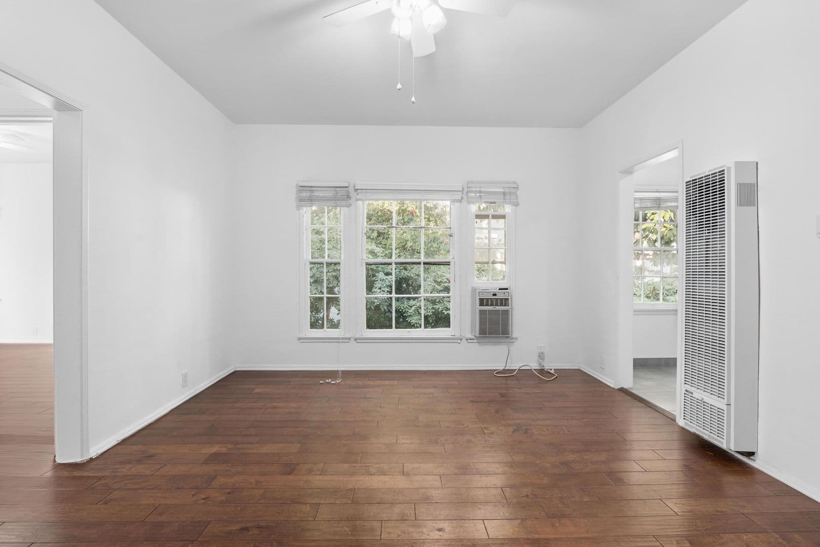 West Hollywood Apartment: 963 N. Doheny Dr.