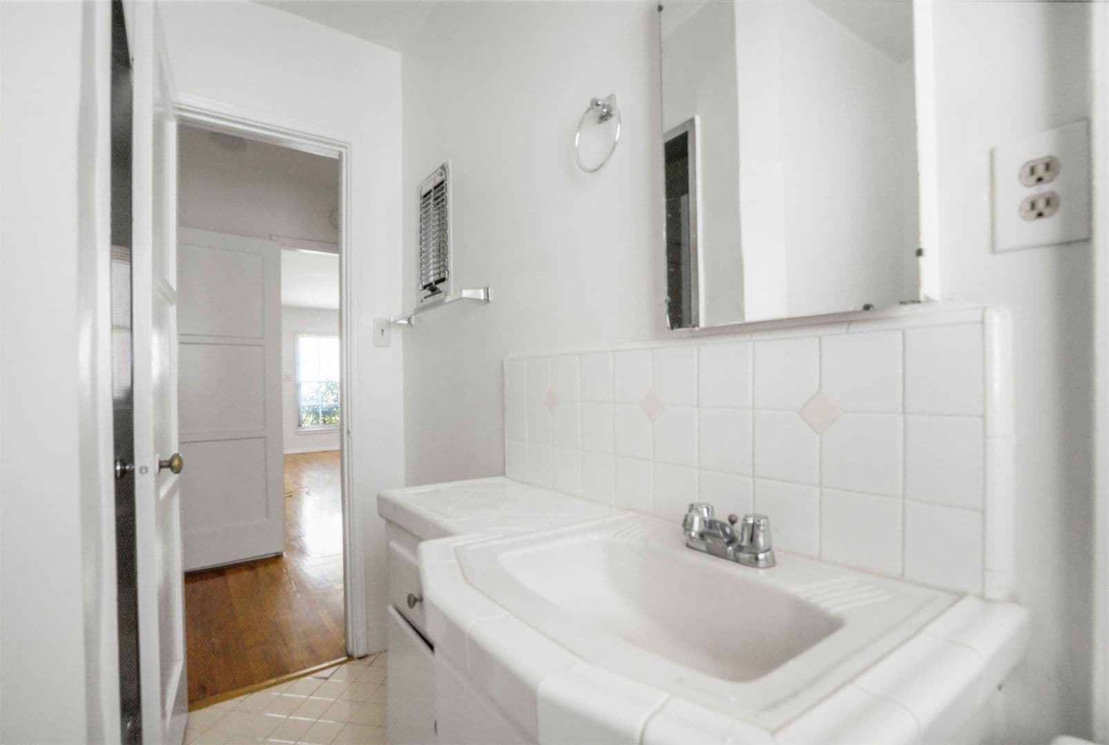 West Hollywood Apartment: 8551-8561 Holloway Dr