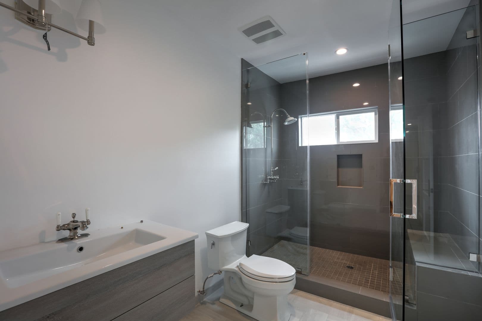West Hollywood Apartment: 1105 Alta Loma Rd