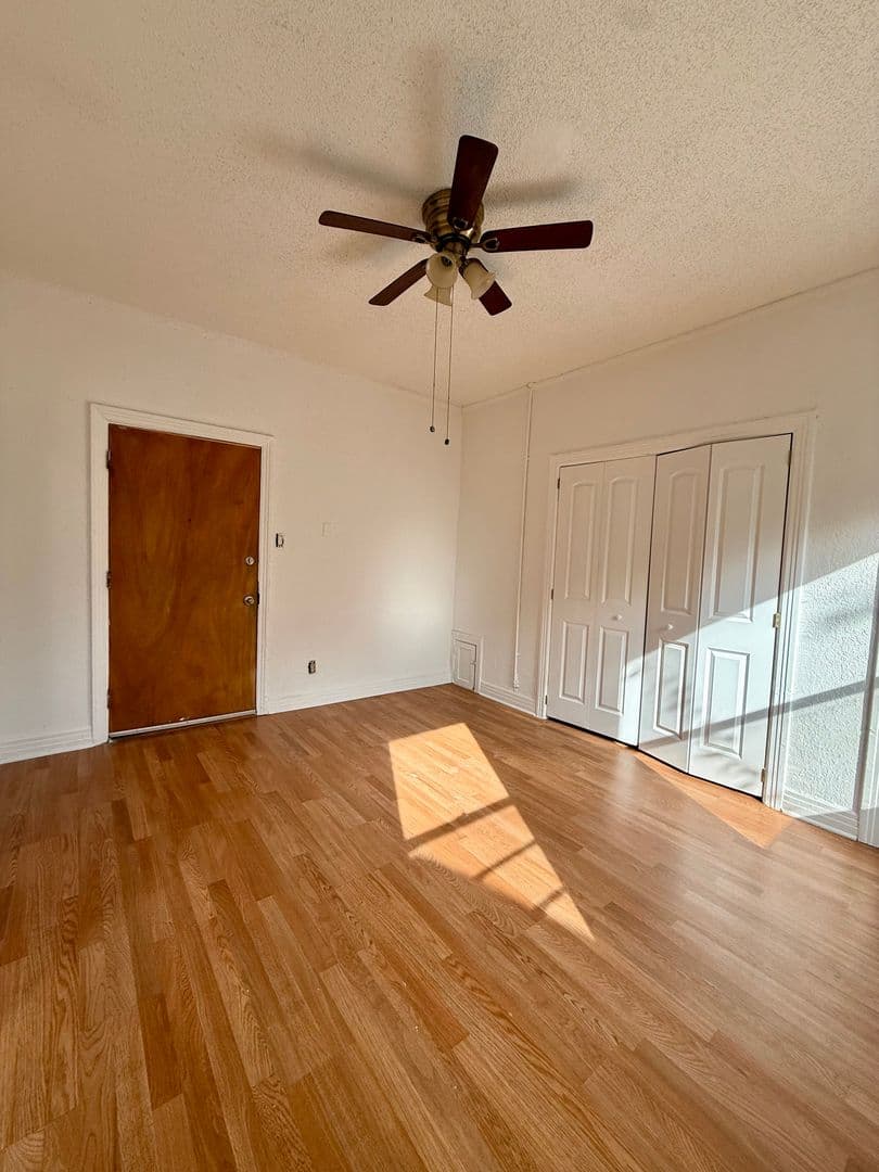 Los Angeles Apartment: 146 - 150 Douglas St