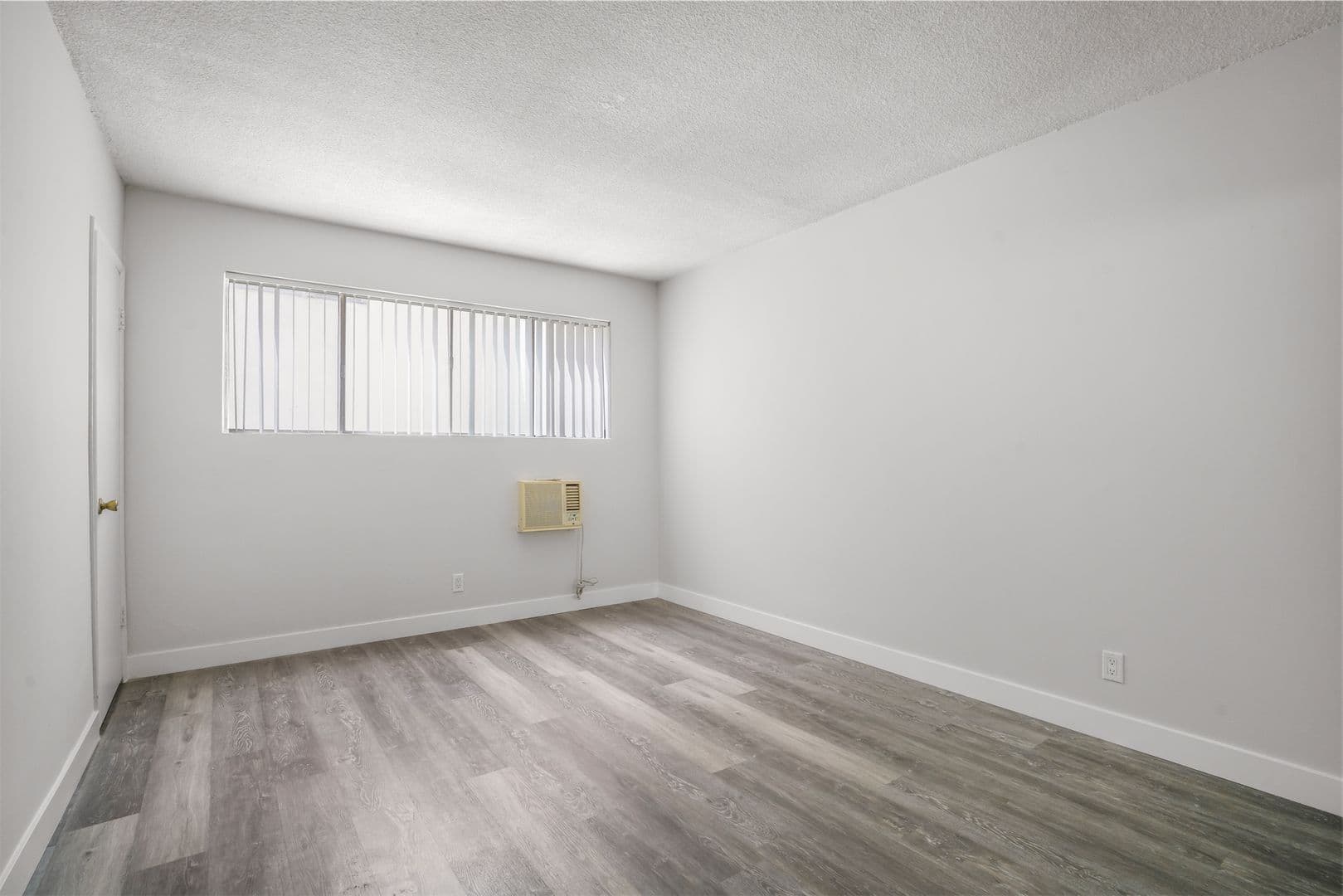 West Hollywood Apartment: 1030 N Orange Grove Ave.