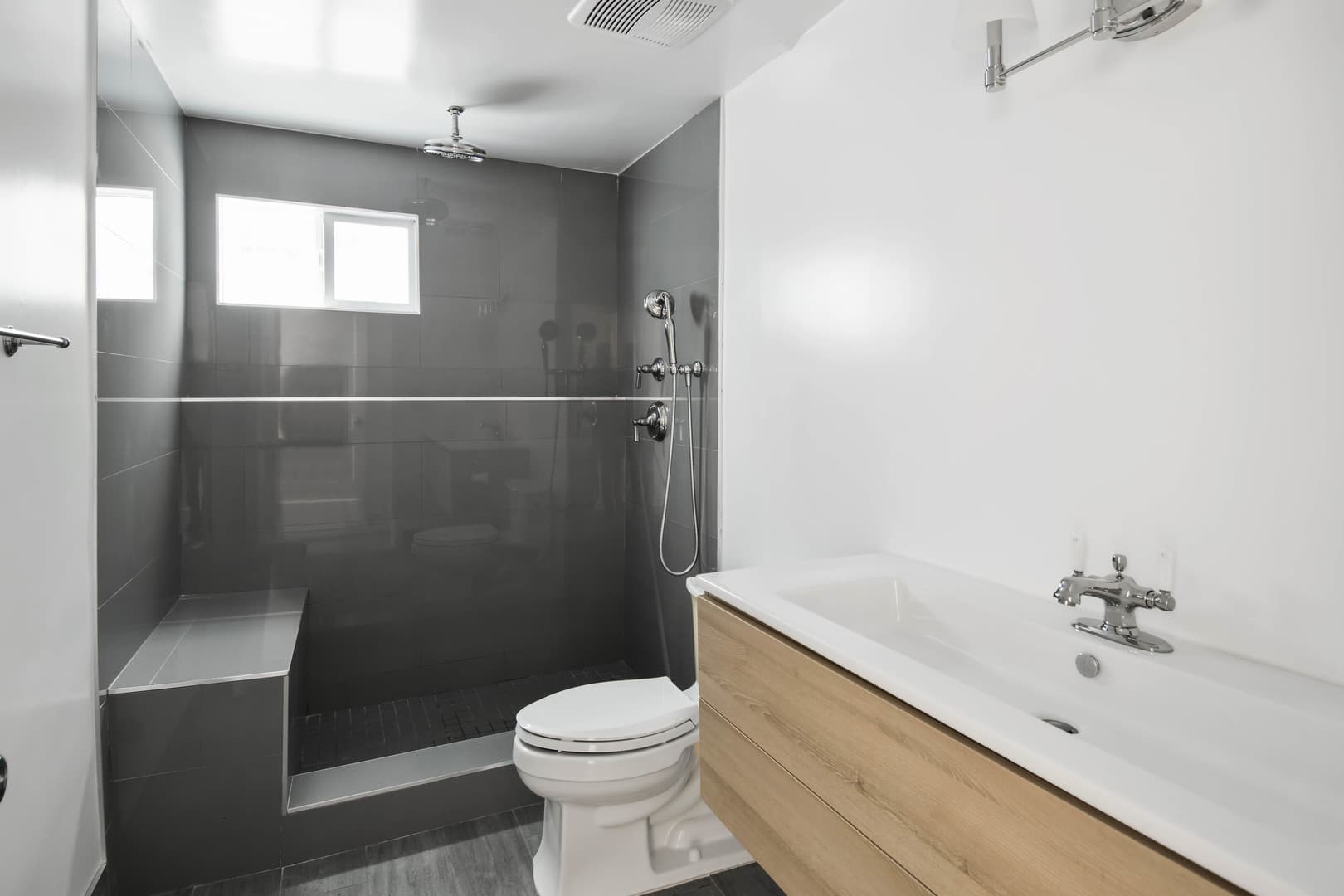 West Hollywood Apartment: 1105 Alta Loma Rd