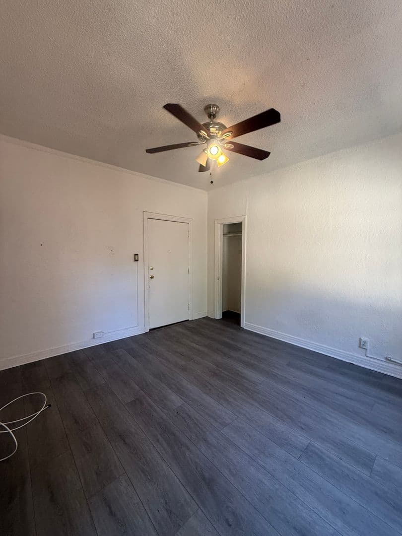 Los Angeles Apartment: 146 - 150 Douglas St