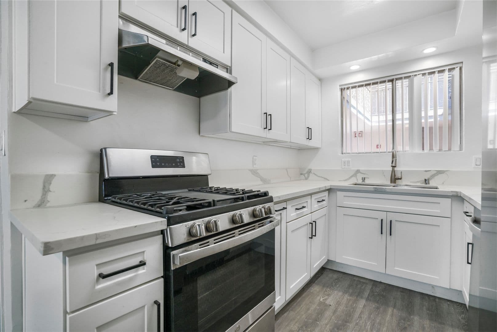 West Hollywood Apartment: 1030 N Orange Grove Ave.