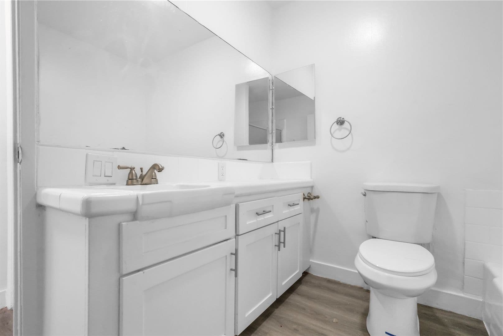 West Hollywood Apartment: 1030 N Orange Grove Ave.