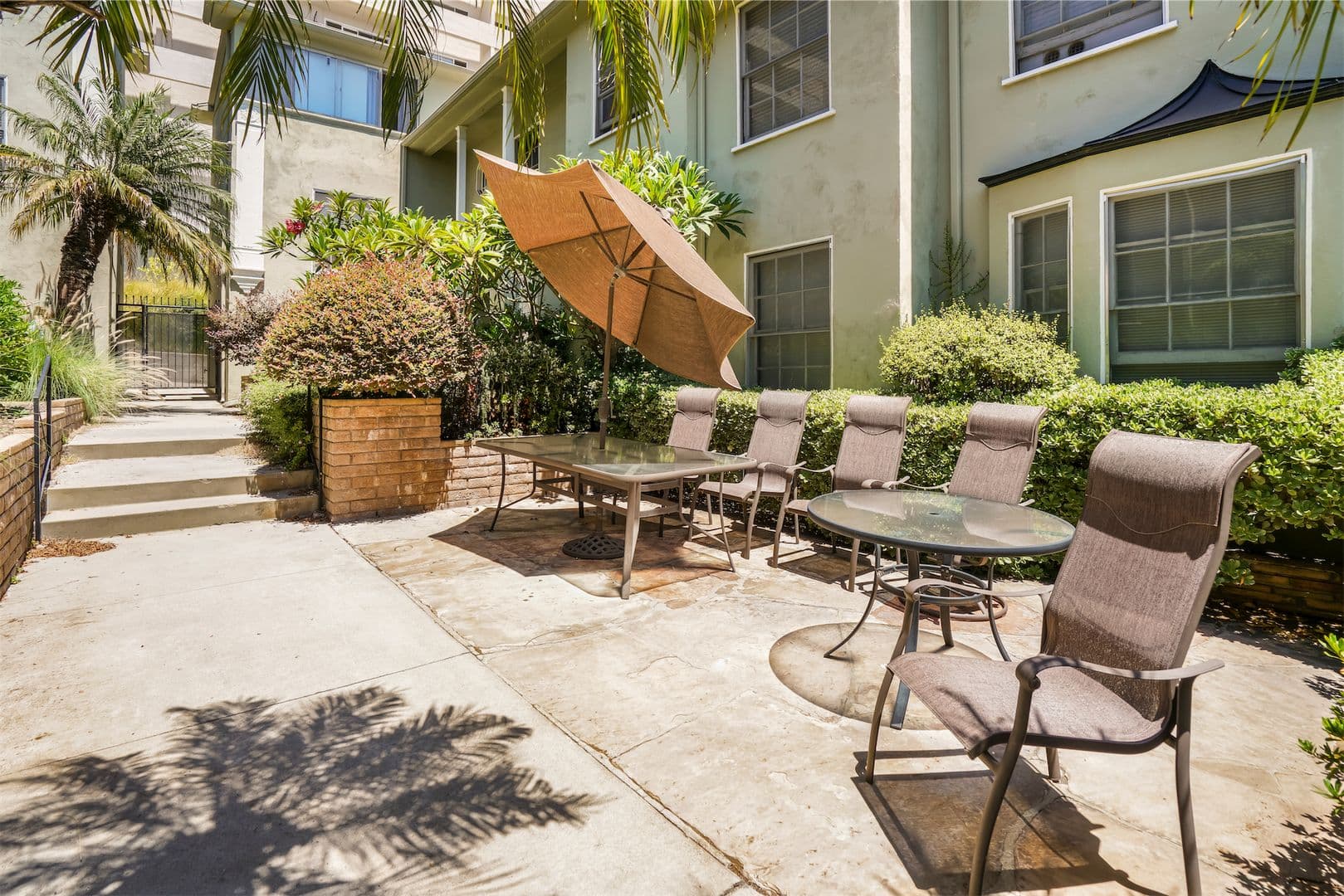 West Hollywood Apartment: 8551-8561 Holloway Dr