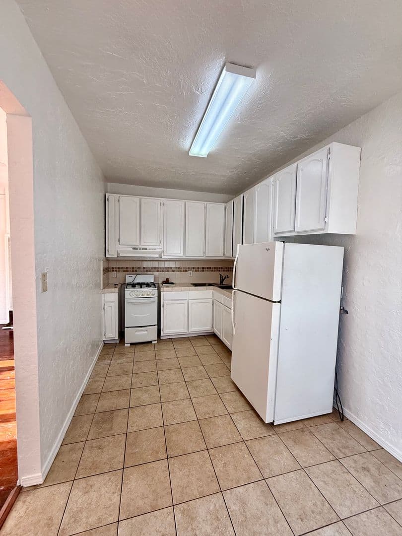 Los Angeles Apartment: 1534 Winona Blvd.