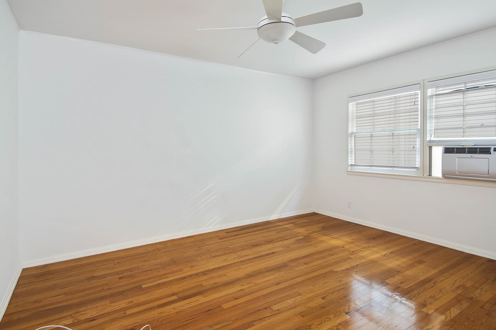 West Hollywood Apartment: 8563-8569 Holloway Dr.