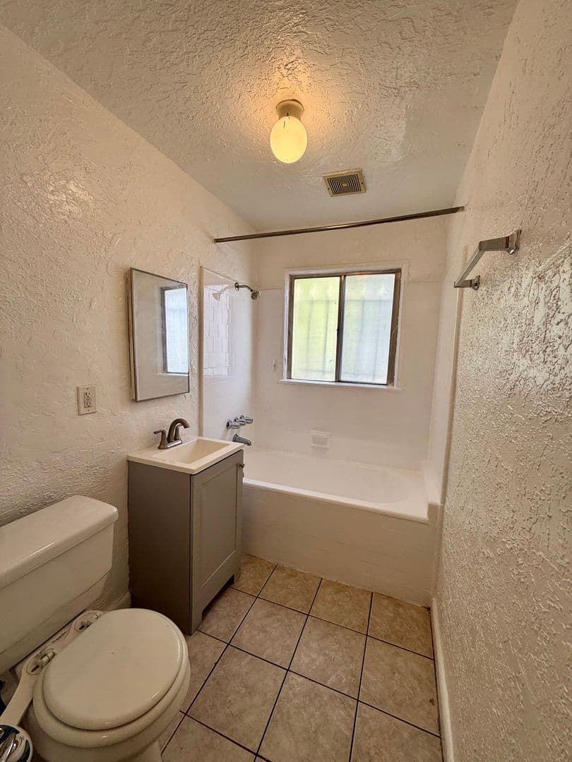 Los Angeles Apartment: 1534 Winona Blvd.