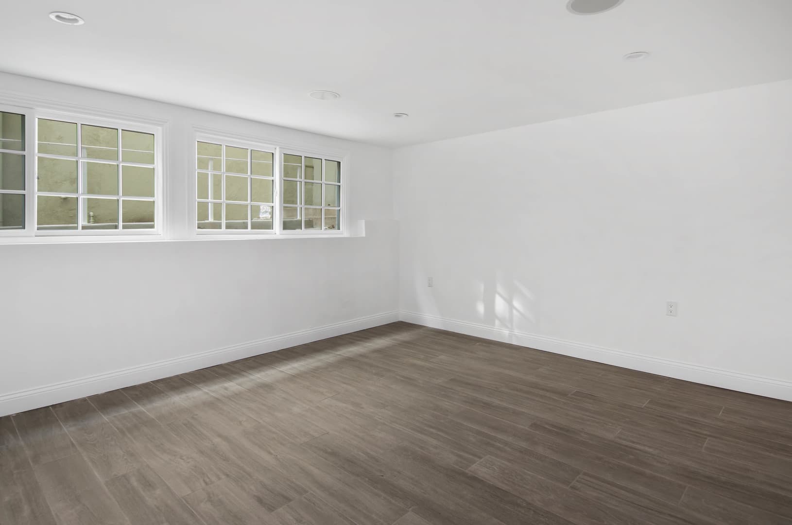 West Hollywood Apartment: 1105 Alta Loma Rd