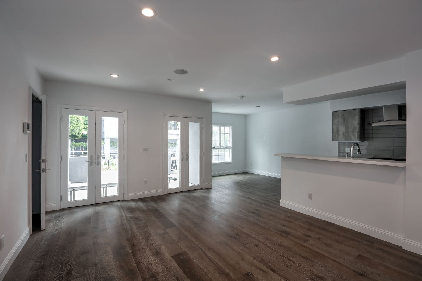 West Hollywood Apartment: 1105 Alta Loma Rd