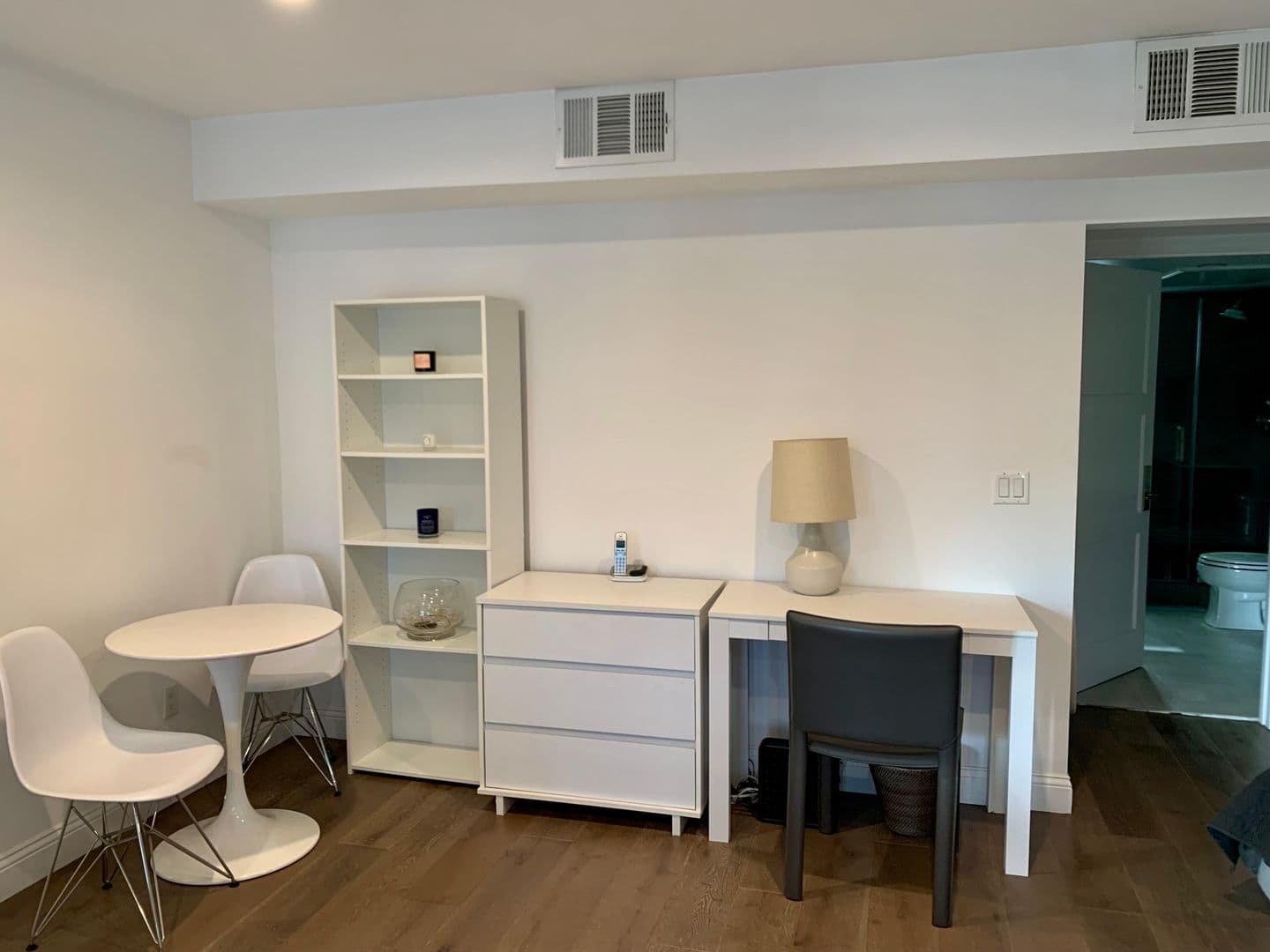 West Hollywood Apartment: 1105 Alta Loma Rd