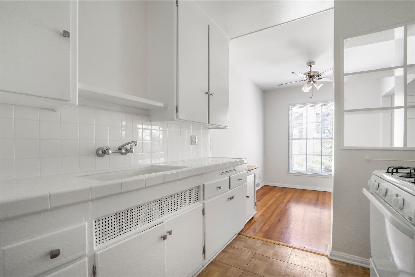 West Hollywood Apartment: 8551-8561 Holloway Dr