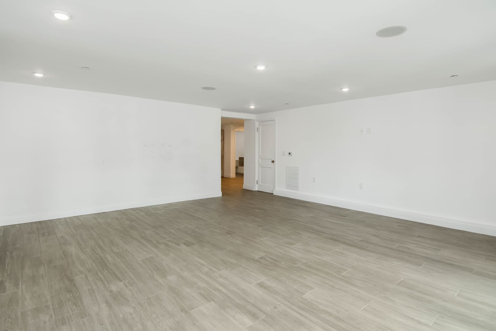 West Hollywood Apartment: 1105 Alta Loma Rd
