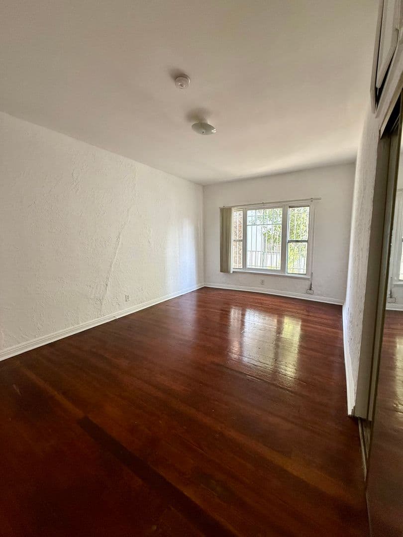 Los Angeles Apartment: 1534 Winona Blvd.