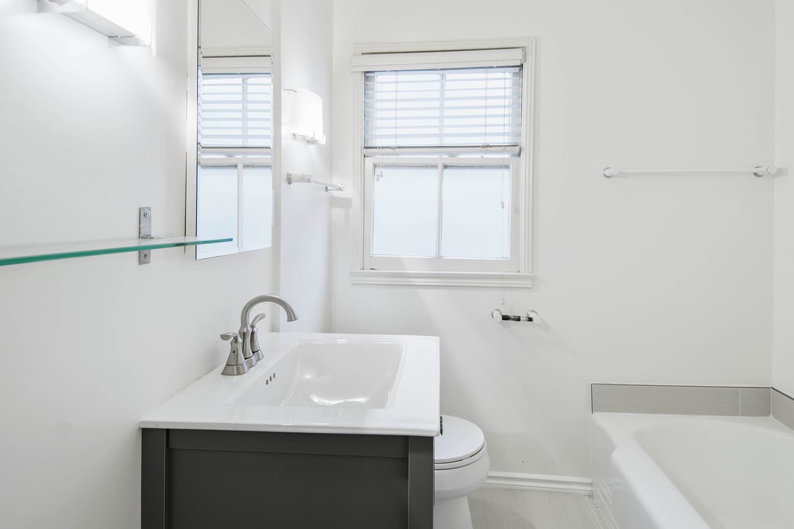 West Hollywood Apartment: 8563-8569 Holloway Dr.