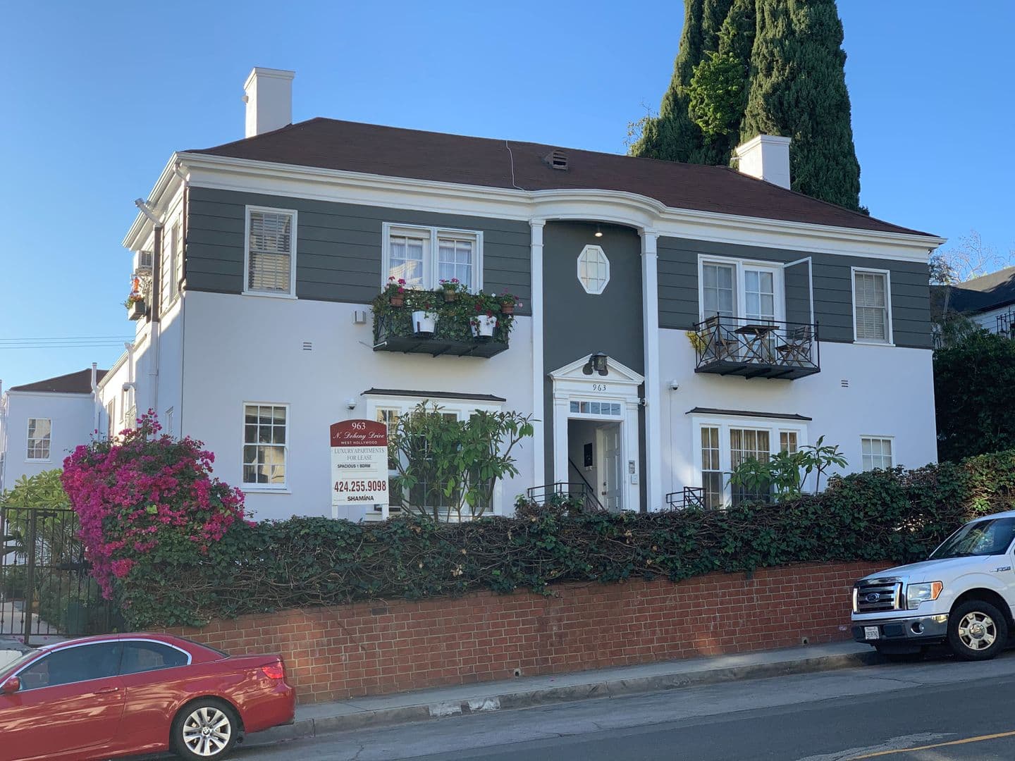 West Hollywood Apartment: 963 N. Doheny Dr.