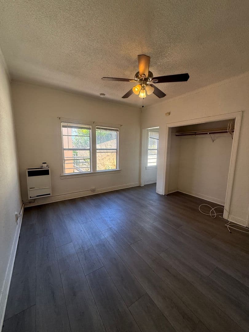 Los Angeles Apartment: 146 - 150 Douglas St