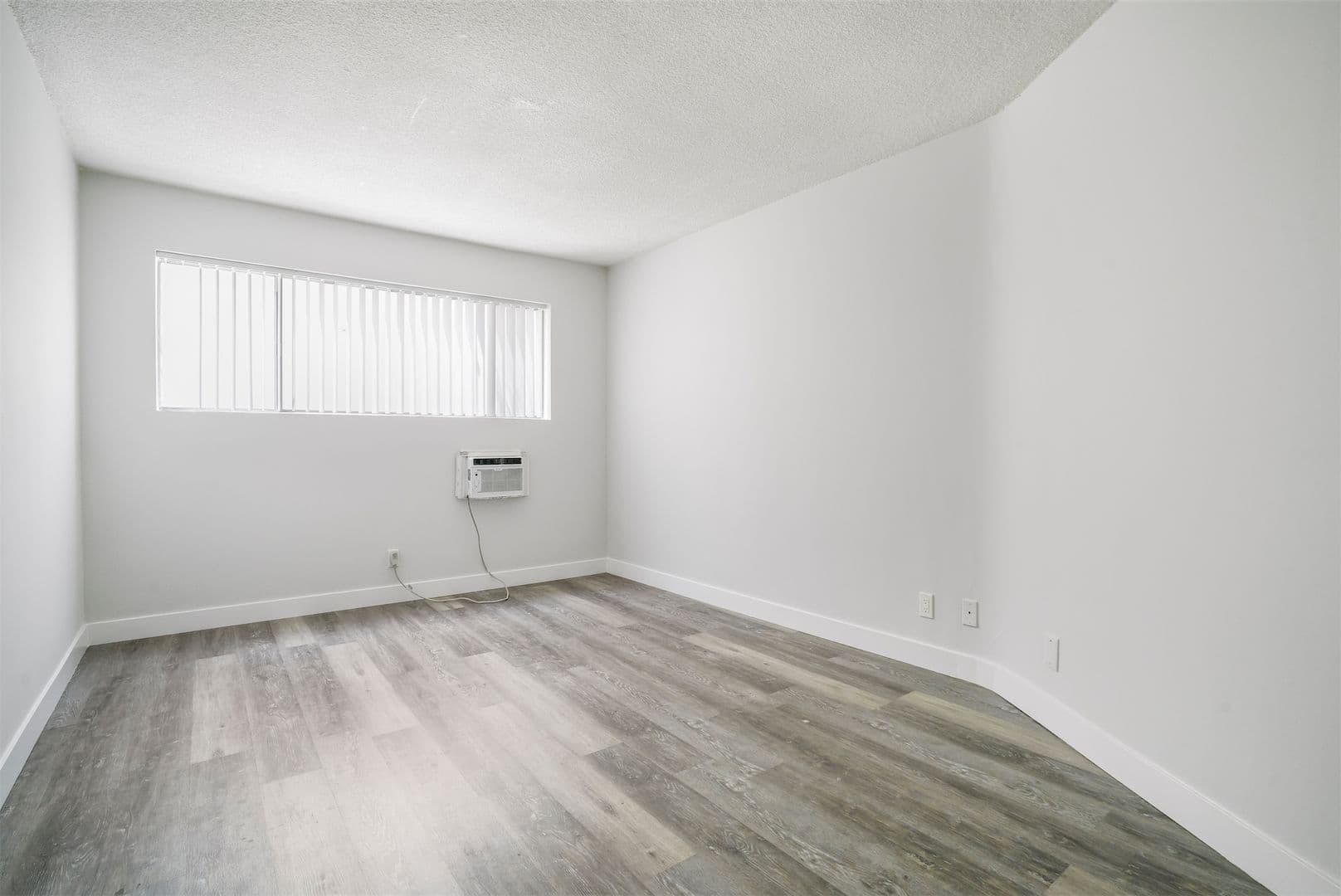 West Hollywood Apartment: 1030 N Orange Grove Ave.