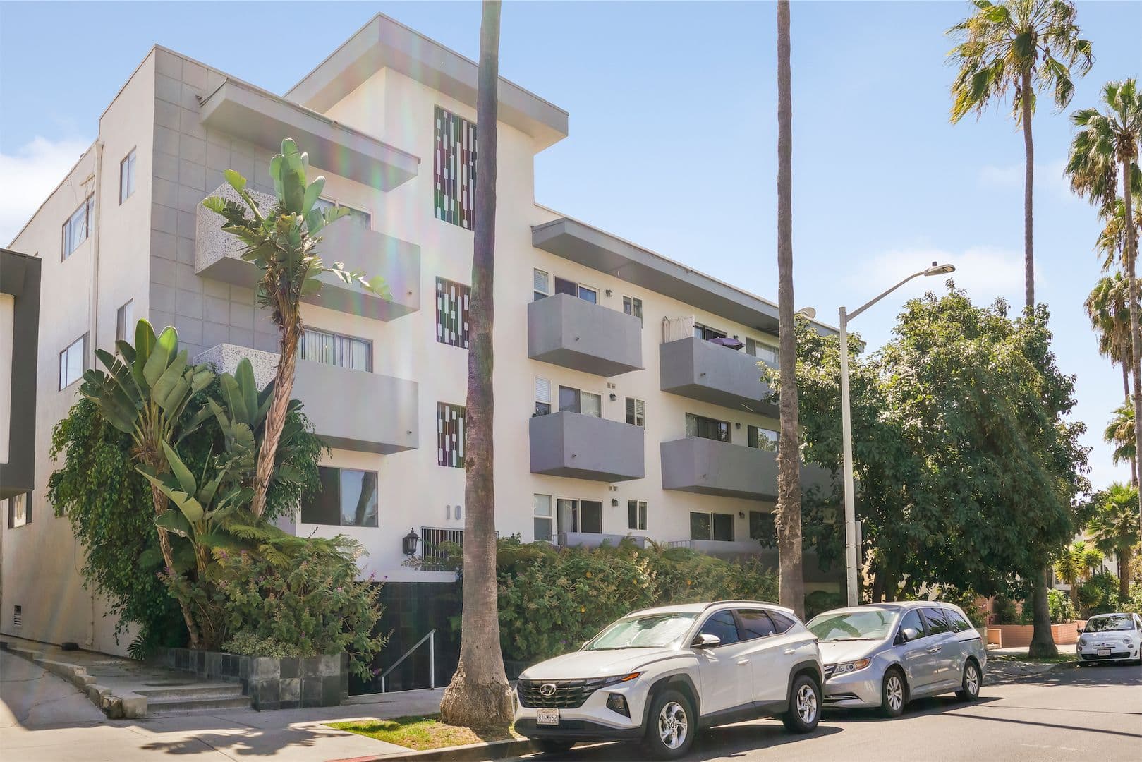 West Hollywood Apartment: 1030 N Orange Grove Ave.