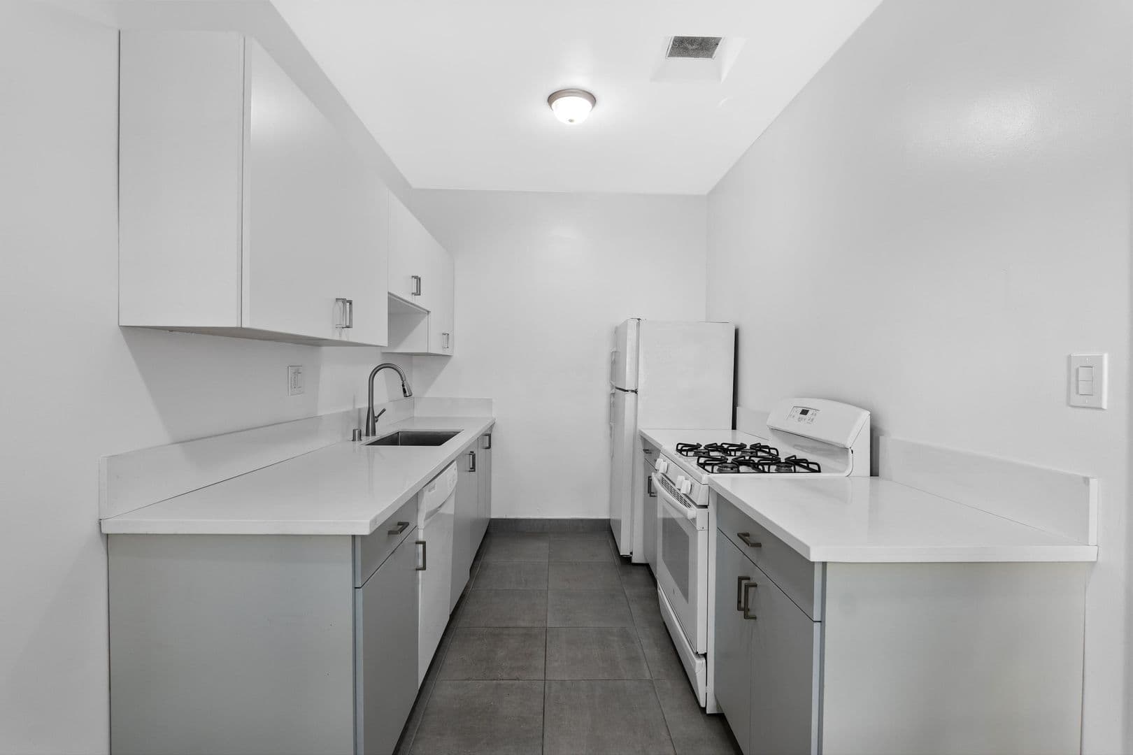 West Hollywood Apartment: 963 N. Doheny Dr.