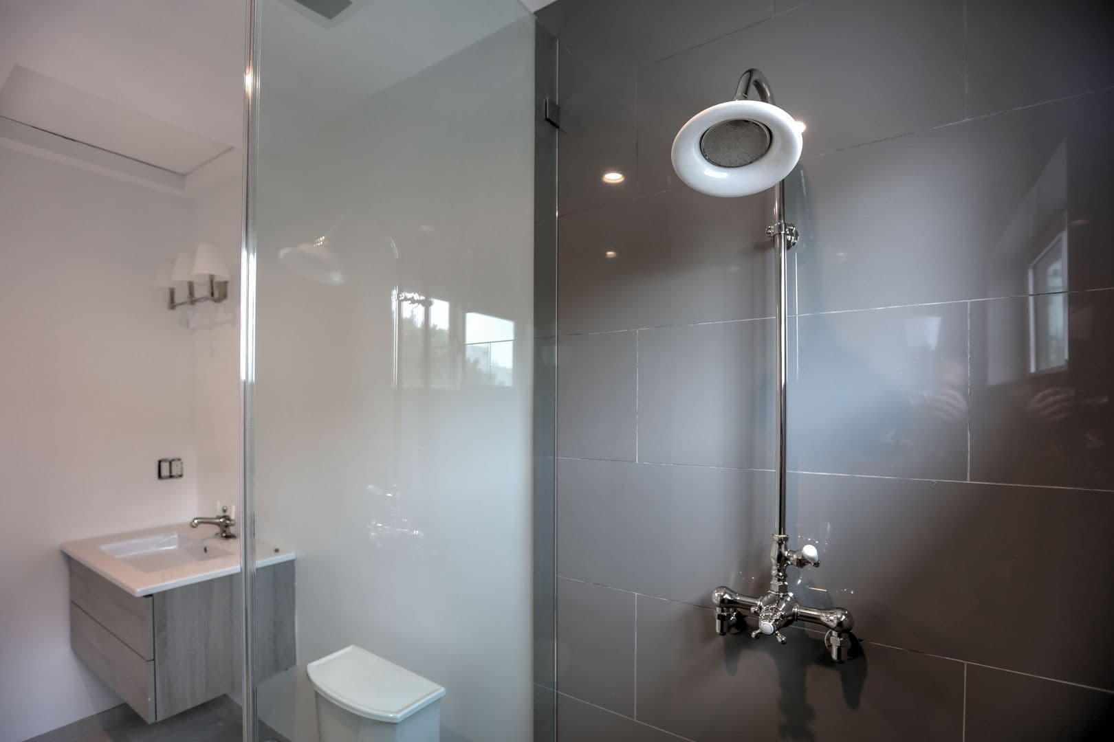 West Hollywood Apartment: 1105 Alta Loma Rd