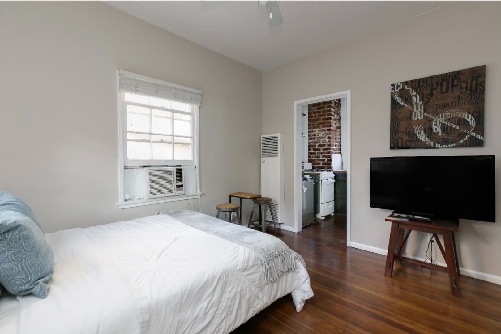 West Hollywood Apartment: 963 N. Doheny Dr.