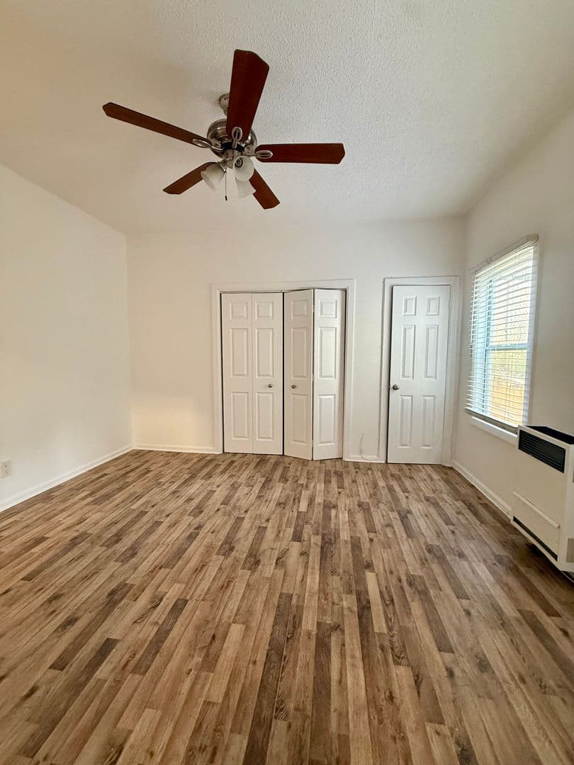 Los Angeles Apartment: 146 - 150 Douglas St