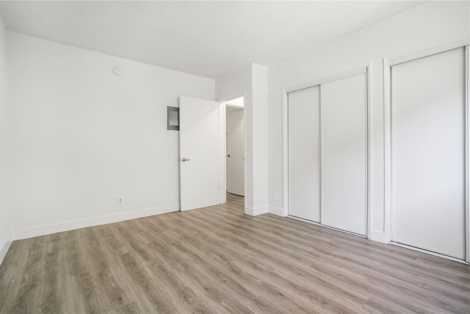 West Hollywood Apartment: 1030 N Orange Grove Ave.