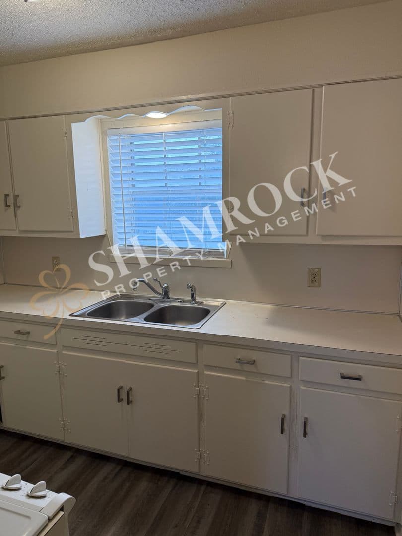 Waco House: 5015 Lakeland Circle #204