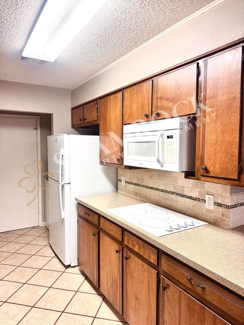 Waco House: 3206 Creekwood Cir