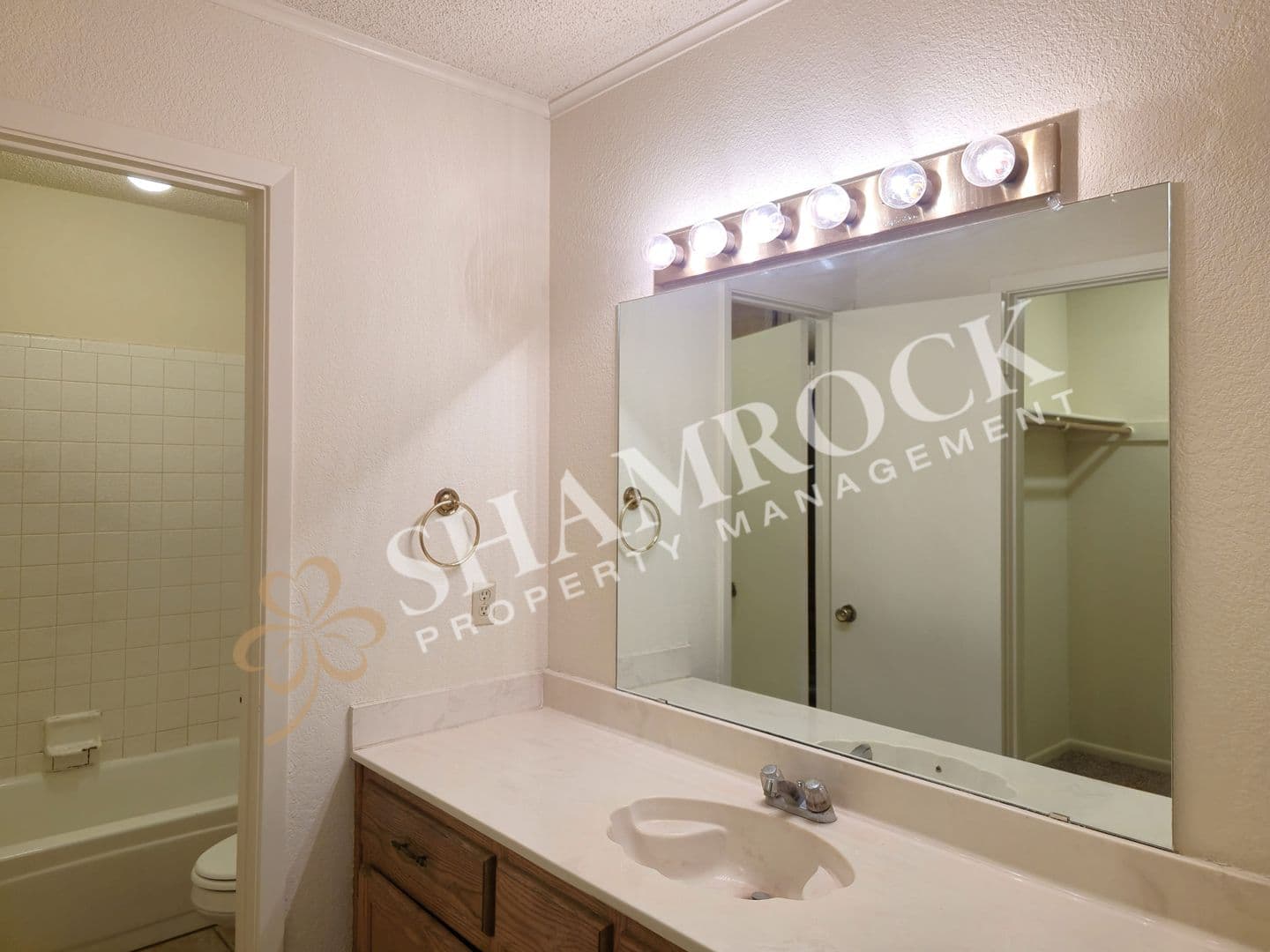 Waco House: 305 Mill Creek Circle
