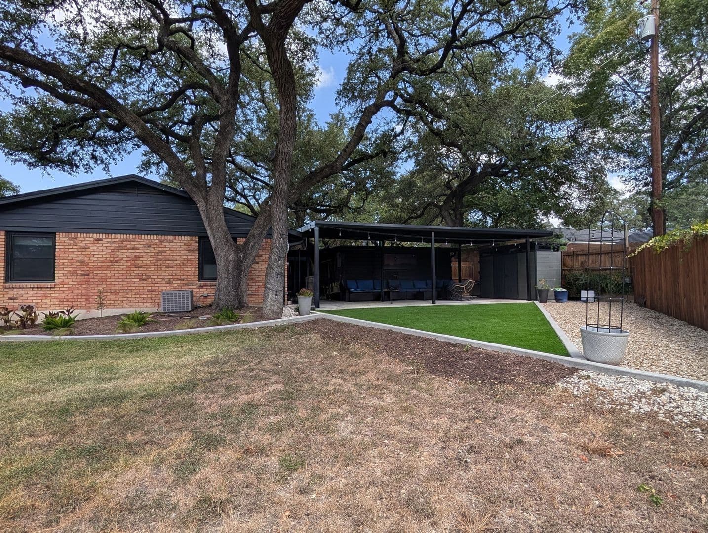 Waco House: 4421 Cedar Mountain Dr