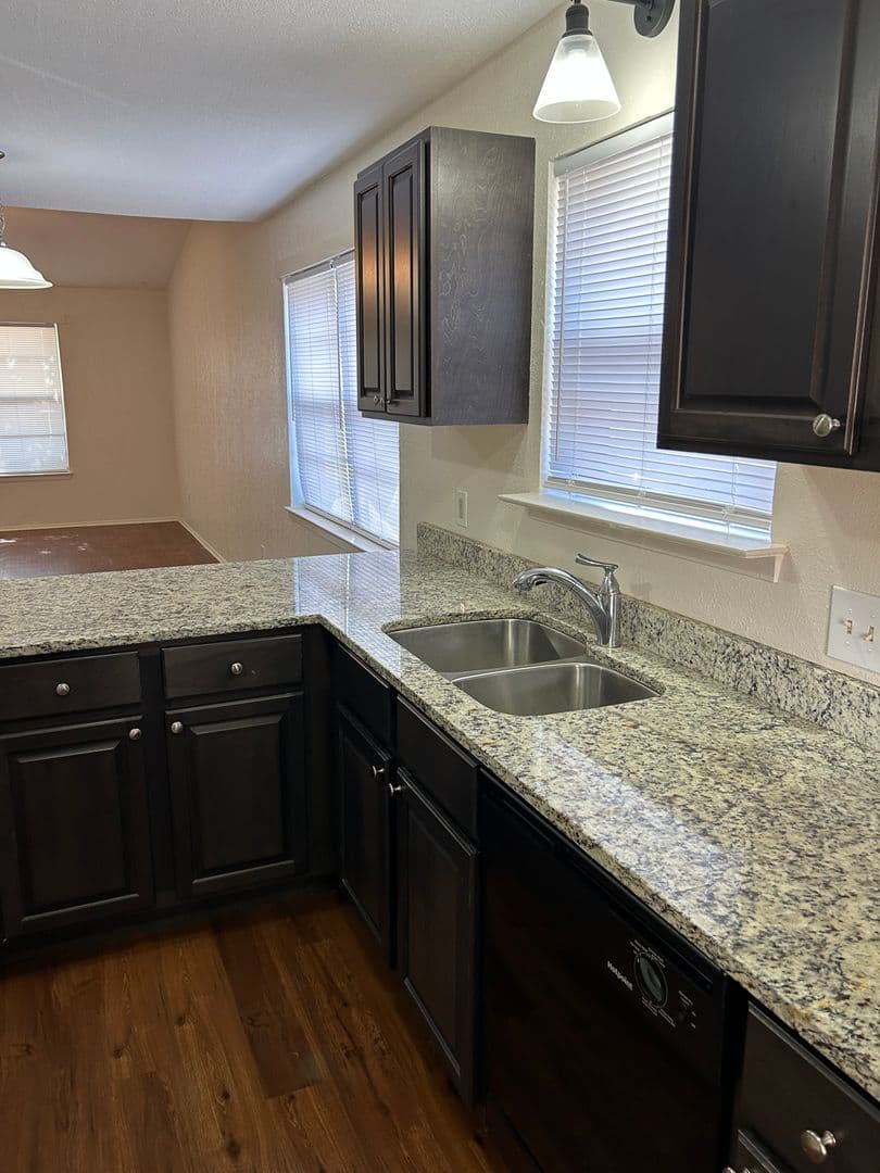 Waco House: 1416 Chapel Creek Rd