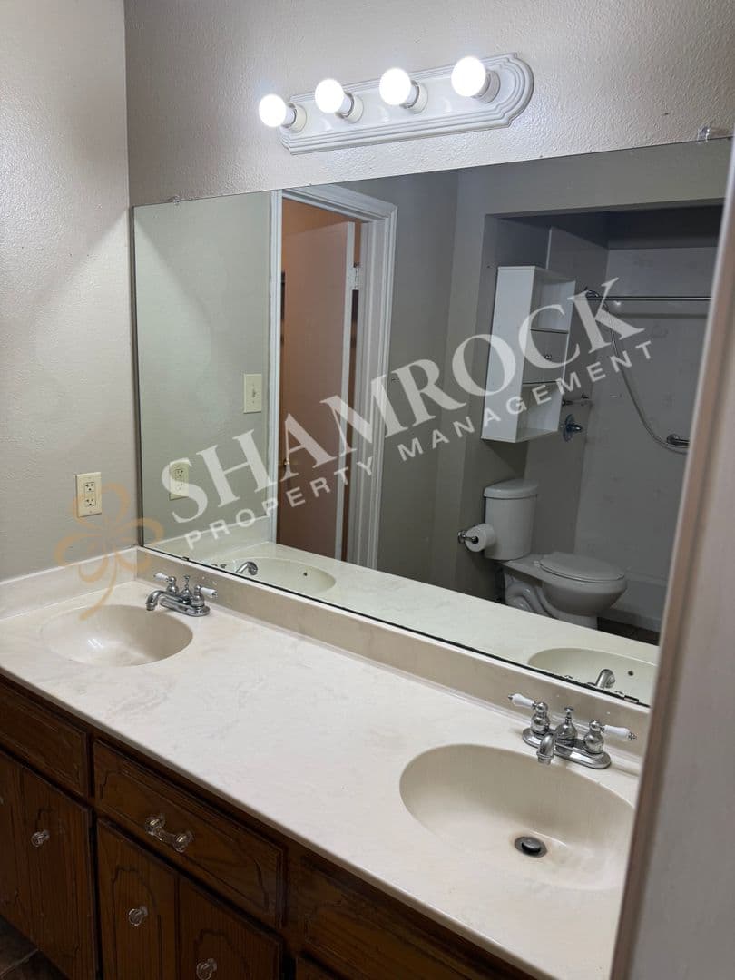 Robinson House: 200 Sam Dr