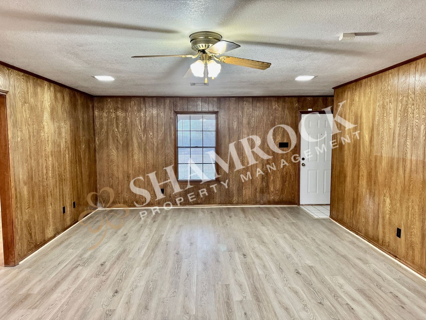 Lorena House: 712 N Crooked Creek