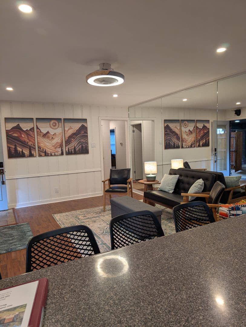 Waco House: 4421 Cedar Mountain Dr