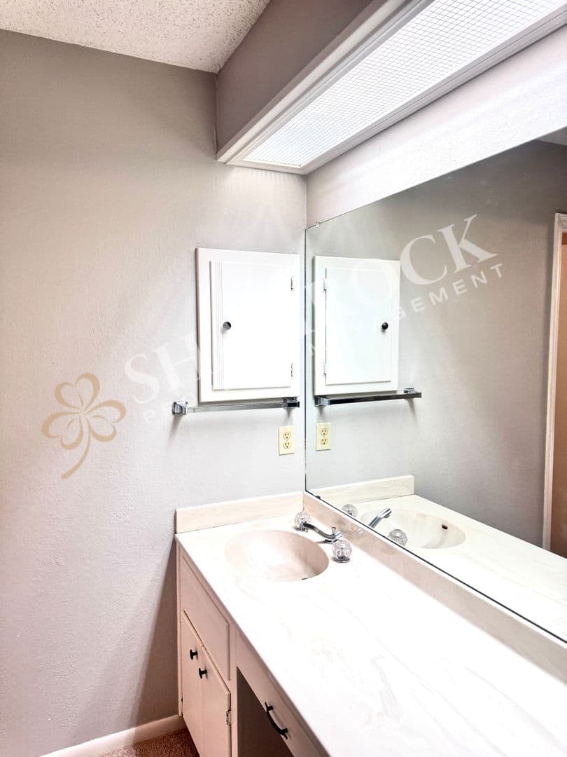 Waco House: 3206 Creekwood Cir