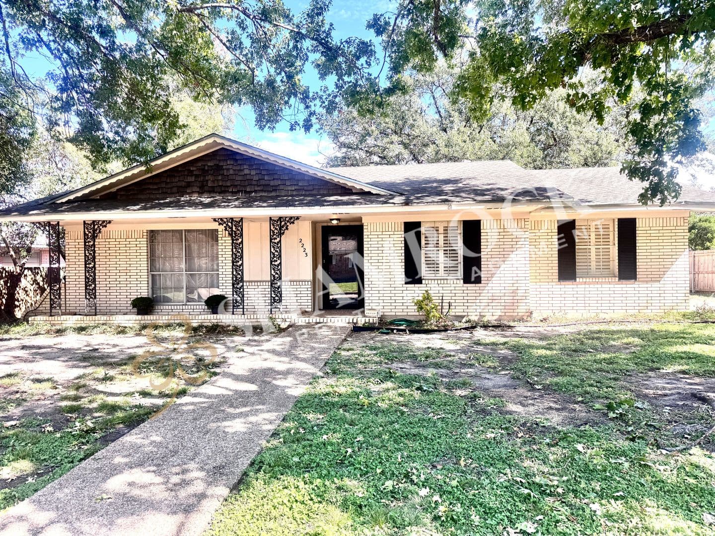 Waco House: 2223 Carolinda Dr