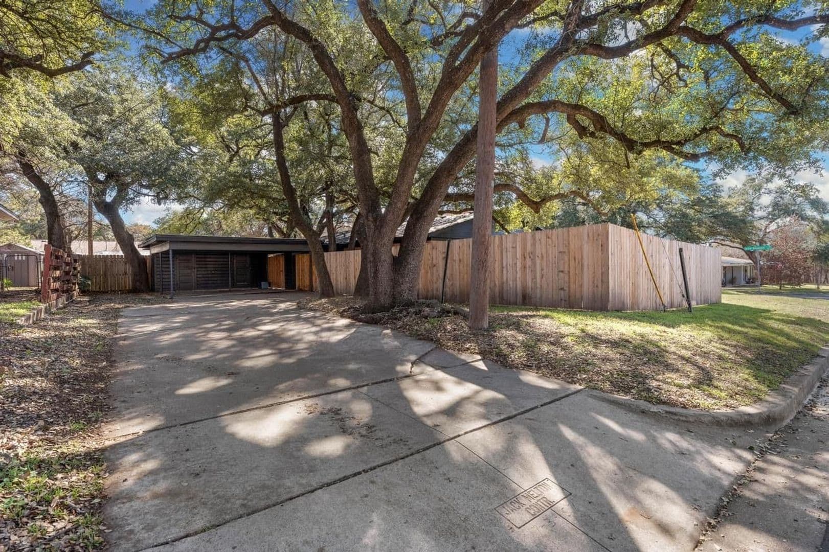 Waco House: 4421 Cedar Mountain Dr