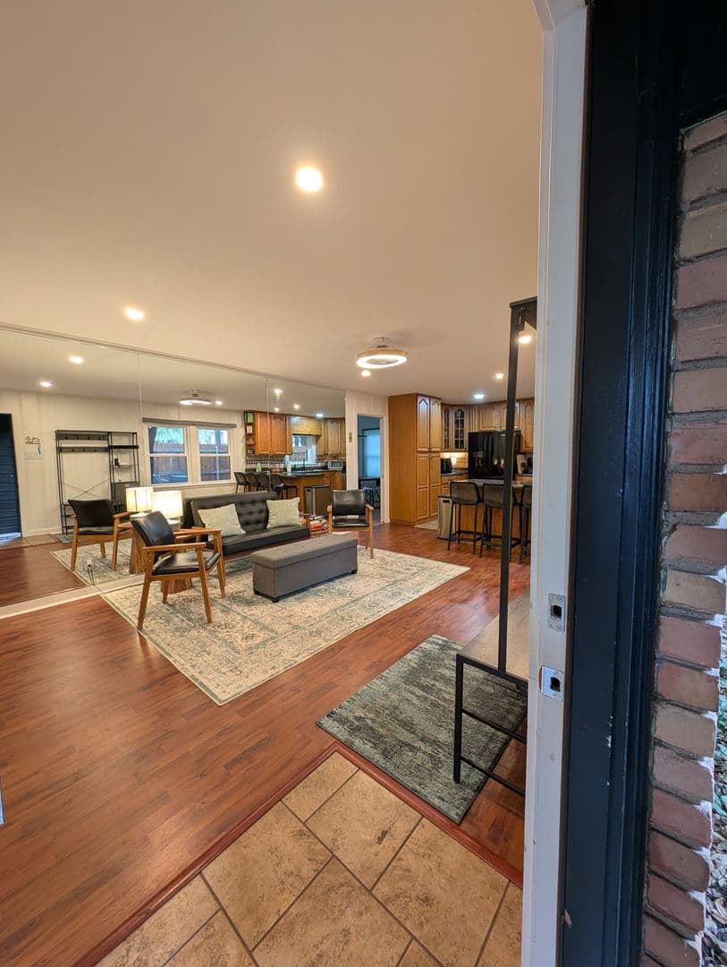 Waco House: 4421 Cedar Mountain Dr