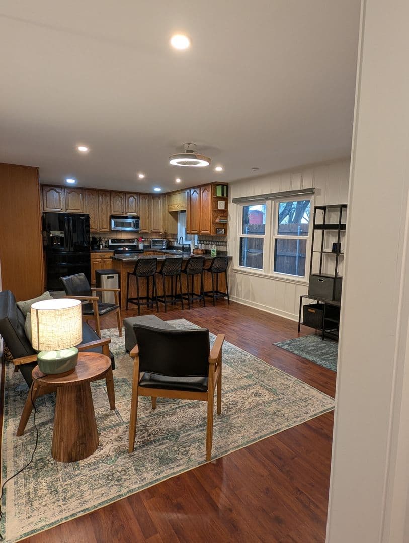 Waco House: 4421 Cedar Mountain Dr