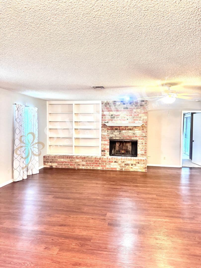 Waco House: 3206 Creekwood Cir
