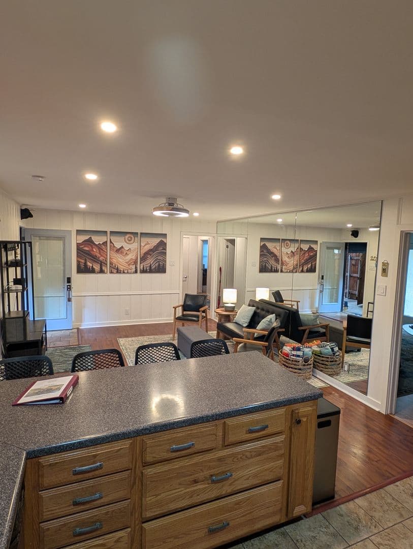Waco House: 4421 Cedar Mountain Dr